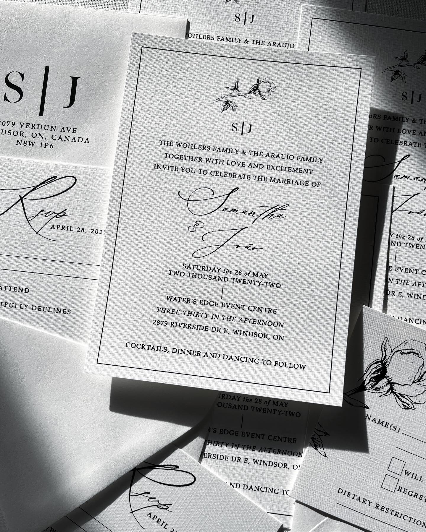 Stunning minimalist floral design on linen for this #elleandem couple! 
&bull;
&bull;
&bull;
#elleandemdesign #yqg #custominvitations